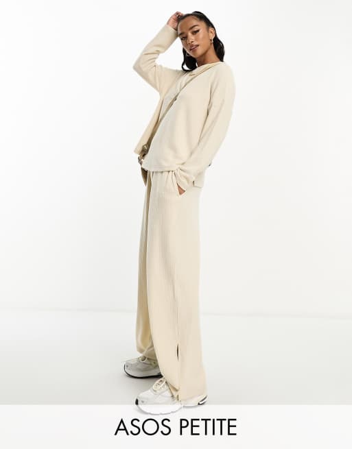 ASOS DESIGN Petite - Zachte geribbelde loungeset van sweater en broek in crème