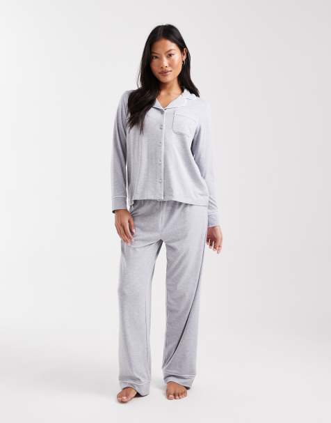 ASOS DESIGN Petite zestaw piżamowy z koszulą i spodniami z wiskozy, bardzo miękki, z długim rękawem i kontrastową lamówką, w kolorze szarym - view 1