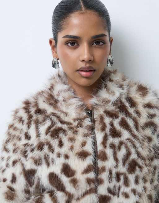 ASOS DESIGN Petite zip through faux fur bomber jacket in cheetah, 4 of 5