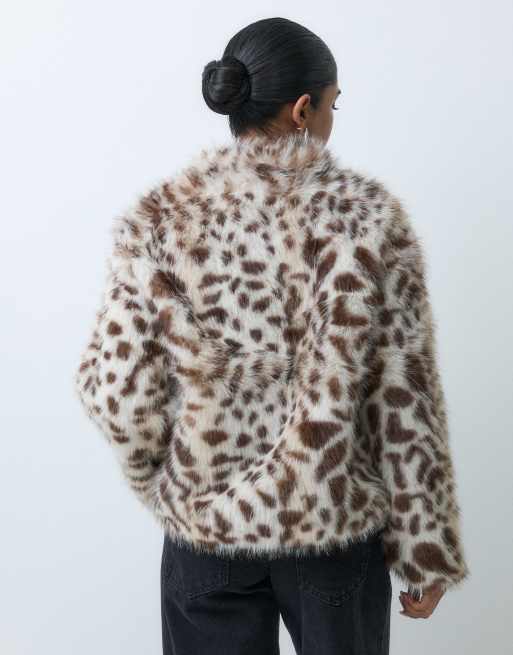 ASOS DESIGN Petite zip through faux fur bomber jacket in cheetah, 5 of 5