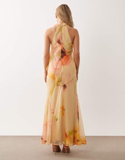 ASOS DESIGN Petite – Zweilagiges, hochgeschlossenes Chiffon-Maxikleid mit orangefarbenem Blumenmuster, 3 von 4