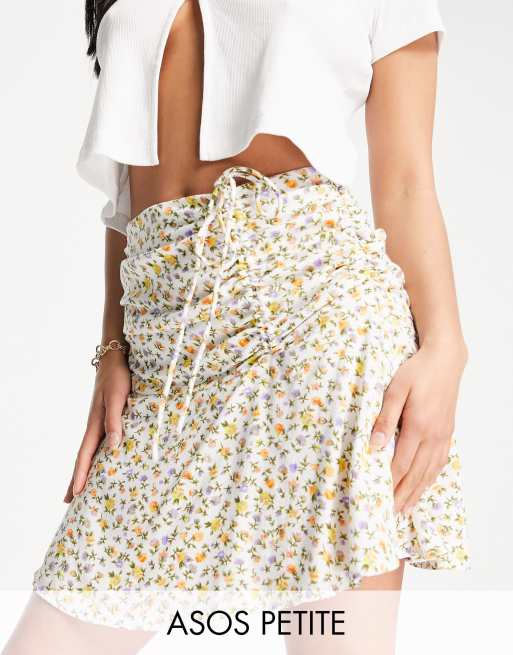 ASOS DESIGN Petite – Zwiewna spódnica mini z marszczoną talią w drobny kwiatowy wzór
