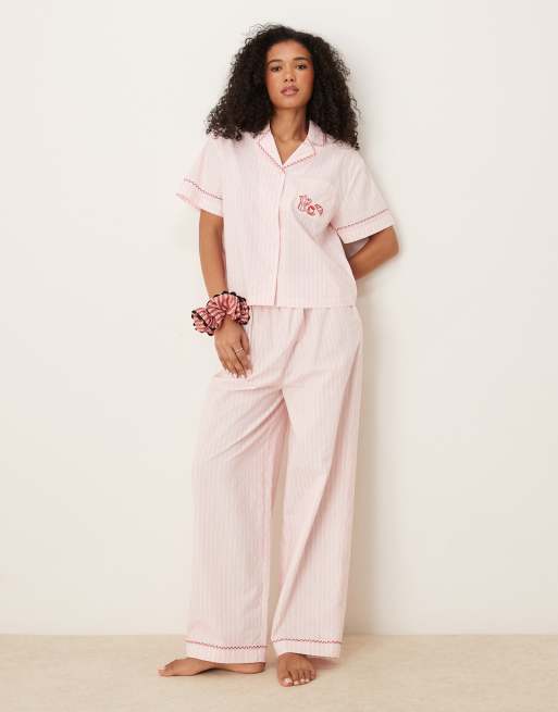 ASOS DESIGN - Pigiama a maniche corte color rosa a righe con ricamo 
