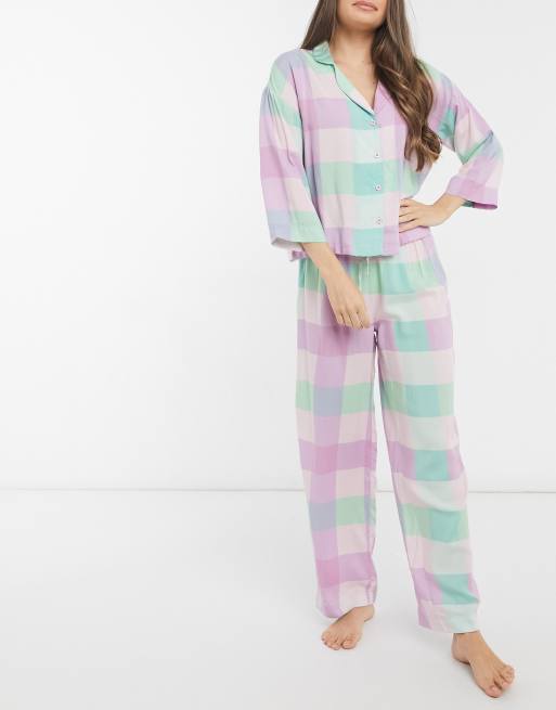 ASOS DESIGN - Pigiama con camicia a maniche lunghe e pantaloni in modal con stampa a quadri multicolore