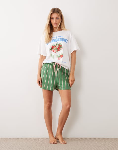 ASOS DESIGN - Pigiama con T-shirt oversize e pantaloncini a righe color panna con fragole - view 1