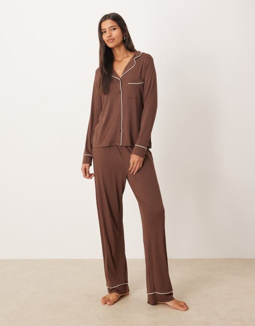 ASOS DESIGN - Pigiama morbidissimo color cioccolato con camicia a maniche lunghe e pantaloni