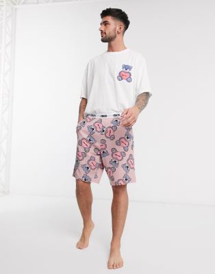 pantaloncini e maglietta