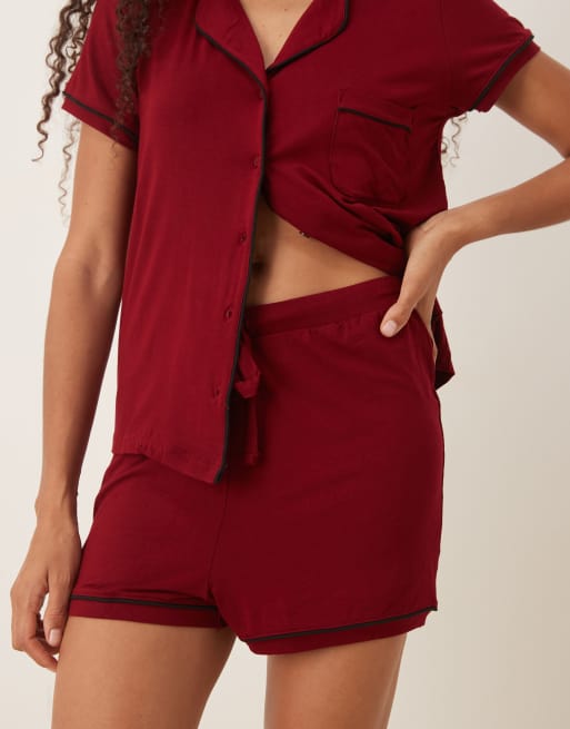 ASOS DESIGN - Pigiama super morbido con camicia a maniche corte e pantaloncini bordeaux con profili a contrasto, 2 di 4