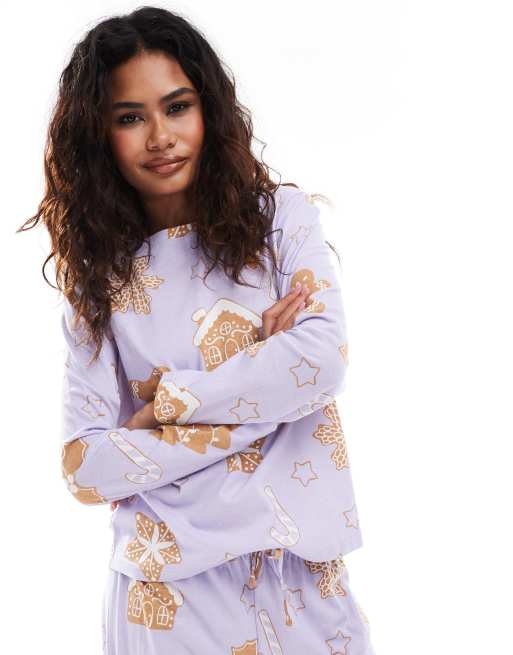 ASOS DESIGN - Pigiama viola con stampa di casette di pan di zenzero composto da pantaloni e top a maniche lunghe, 2 di 4