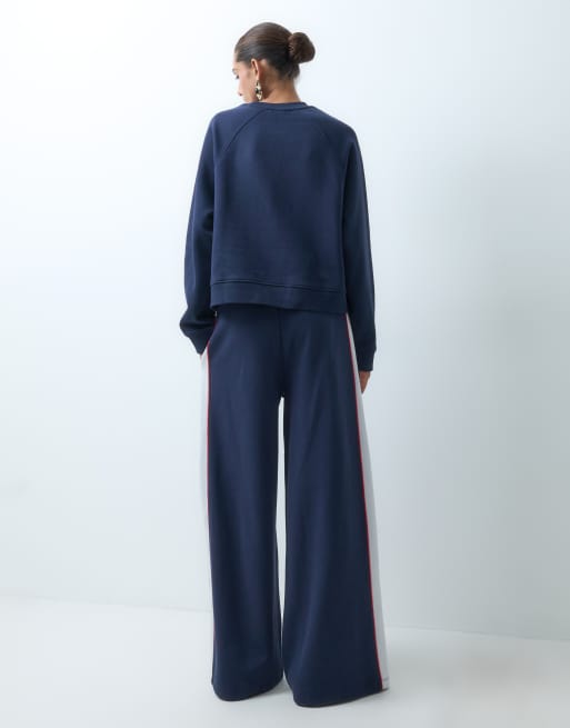 ASOS DESIGN pikémönstrade sportiga joggers med paneler i blått och kräm, 2 av 5