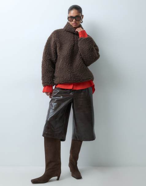 ASOS DESIGN pile borg alto con mezza zip marrone - view 1