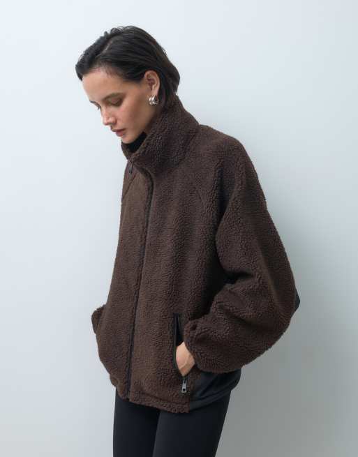 ASOS DESIGN pile borg con chiusura con zip e pannelli a contrasto in nylon color marrone cioccolato, 1 di 4