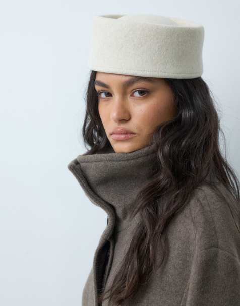 ASOS DESIGN pillbox hoed in gebroken wit - view 1
