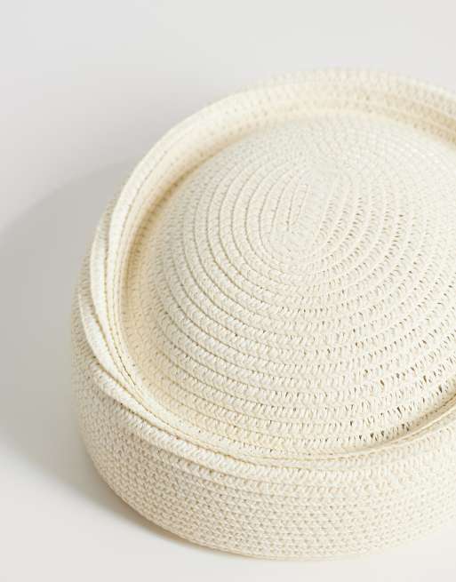 ASOS DESIGN – Pillbox-Hut im Stroh-Look in Weiß, 2 von 3