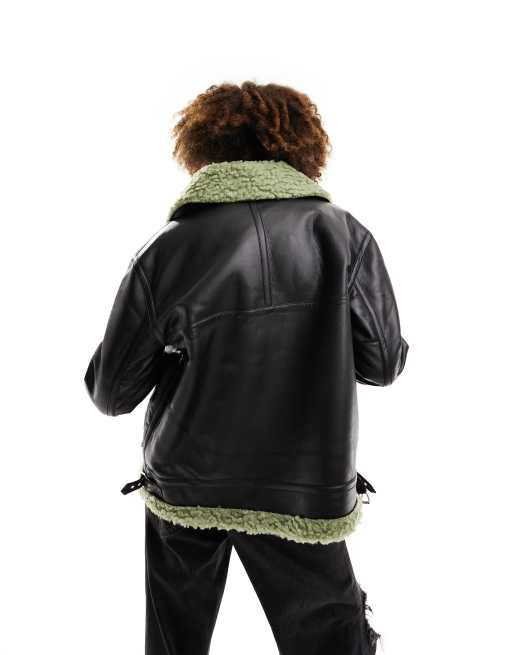 ASOS DESIGN – Pilotenjacke aus Kunstleder mit Kontrastkragen aus grünem Lammfellimitat, 4 von 4