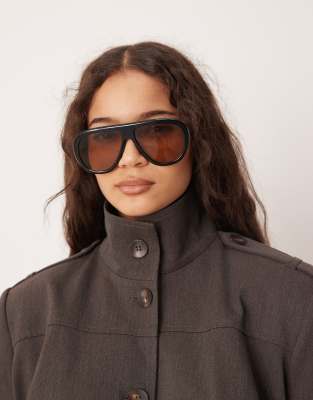 ASOS DESIGN - Pilotensonnenbrille in Schwarz mit Metallbügeln und hellbraunen Gläsern