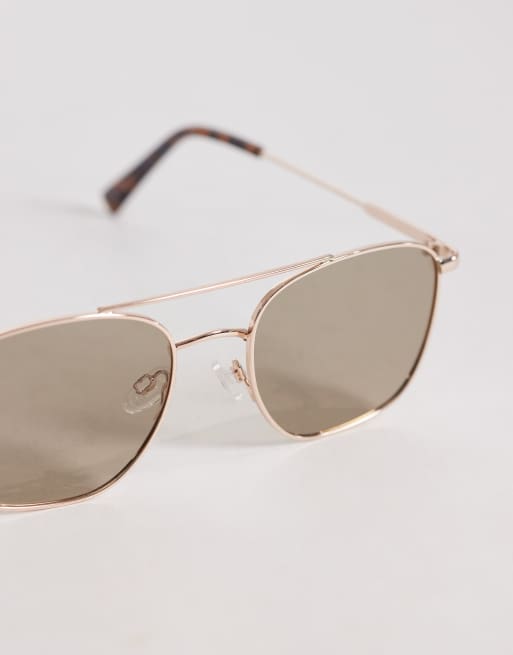 ASOS DESIGN – Pilotensonnenbrille mit goldfarbenem Rahmen aus Metall und braunen Gläsern, 2 von 3