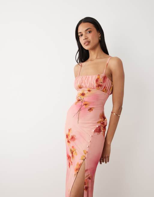 ASOS DESIGN - Pink blomstret maxikjole i stretch-chiffon med rynket bryst samt knapper og slids, 2 af 4