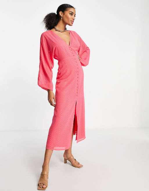 ASOS DESIGN - Pink midikjole i dobby-stof med chevron-mønster, flagermusærmer og knapper, 4 af 4