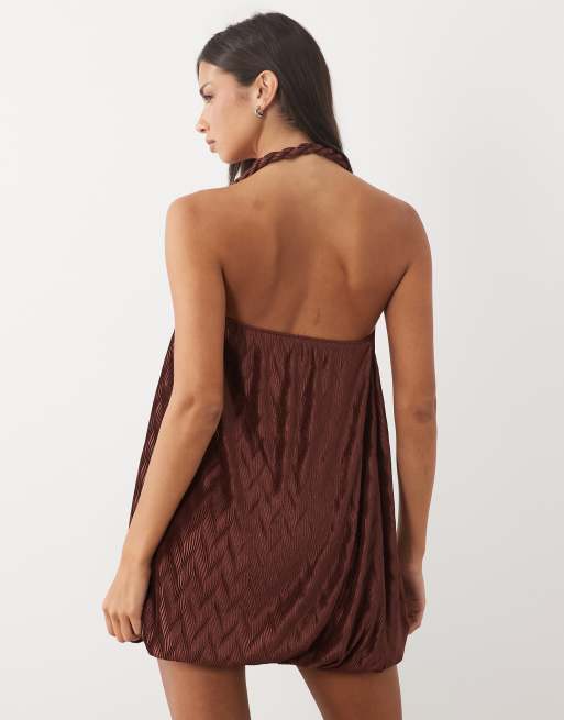ASOS DESIGN plait detail halter neck plisse bubble dress in chocolate, 4 of 4
