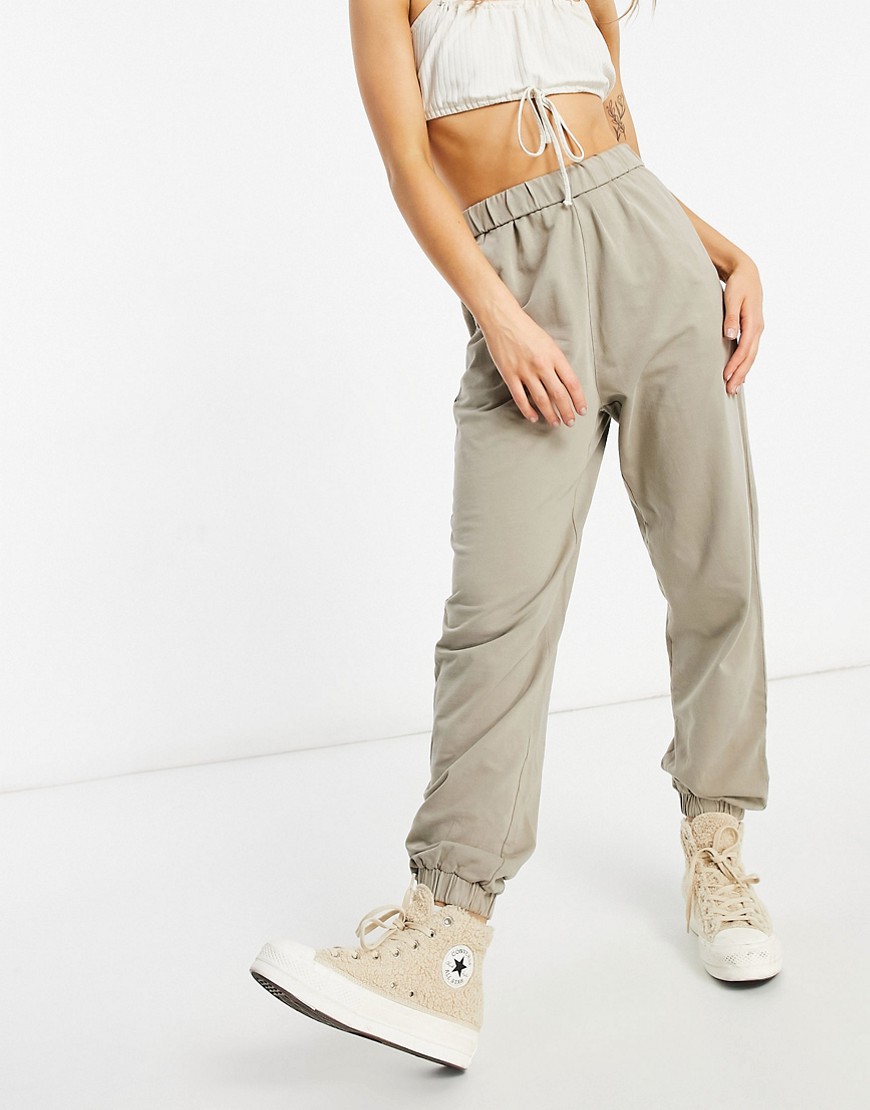 ASOS DESIGN - Plantaardig geverfde oversized joggingbroek met omgeslagen tailleband in kaki-Bruin