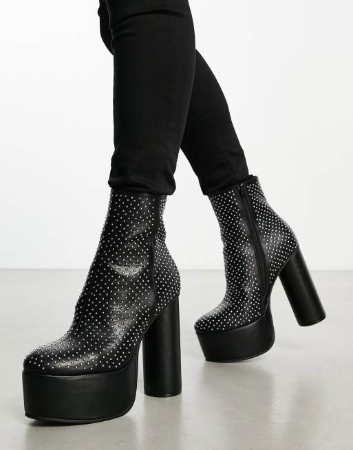 Leather studded chelsea discount boots