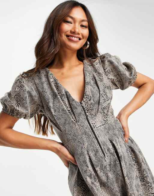 ASOS DESIGN – Playsuit aus beschichtetem Material mit Schlangenmuster, Puffärmeln und Reißverschluss , 2 von 4