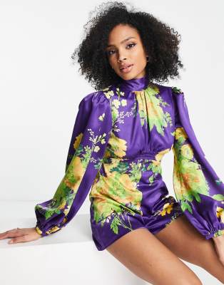 ASOS DESIGN - Playsuit aus Satin mit Puffärmeln und Oversize-Blumenmuster-Bunt