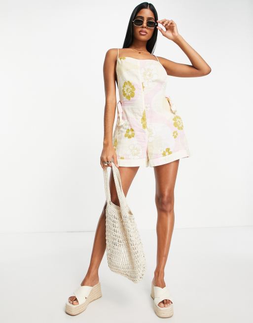 ASOS DESIGN - Playsuit i dobbelt lærredsstof med bindebånd bagpå og Hawaii-print