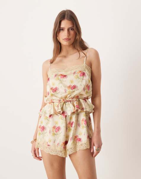 ASOS DESIGN - Playsuit i satin med blondekanter og vintage-blomstermønster - view 1