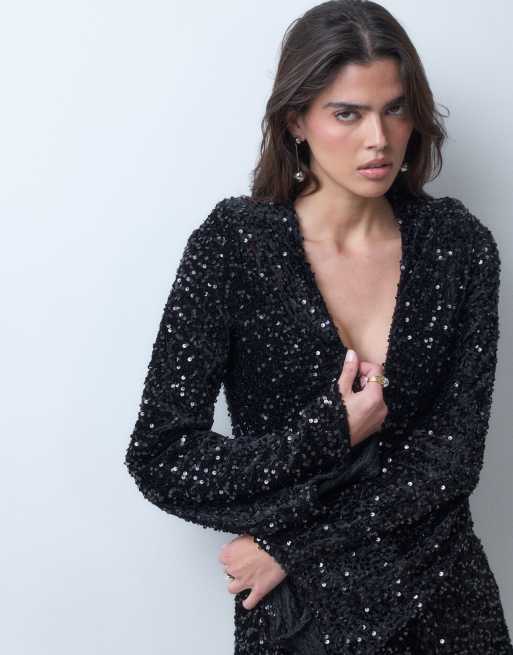 ASOS DESIGN playsuit i velour med pailletter, dyb udskæring og trompetærme i sort, 2 af 5