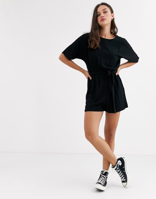 ASOS DESIGN — Playsuit med bindebånd i taljen