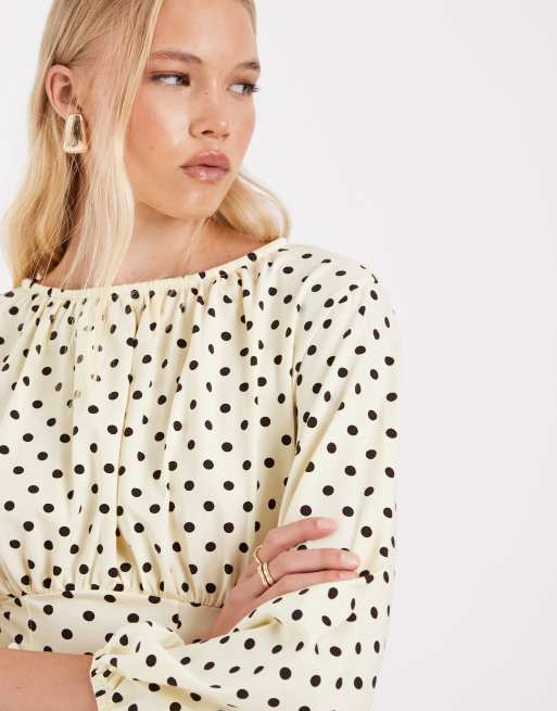 ASOS DESIGN playsuit med prickigt mönster och markerad midja i citron och brunt, 2 av 4