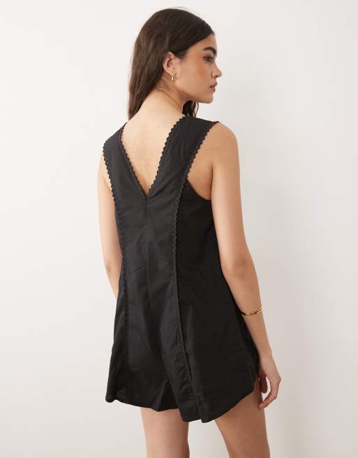 ASOS DESIGN - Playsuit met V-hals en kanten rand in zwart, 3 van 4