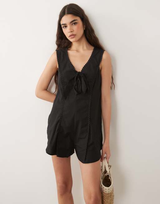 ASOS DESIGN - Playsuit met V-hals en kanten rand in zwart, 4 van 4