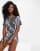 Thumbnail 1 van 4