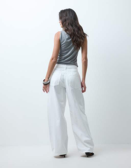 ASOS DESIGN pleat front horseshoe jean in white, 3 of 5