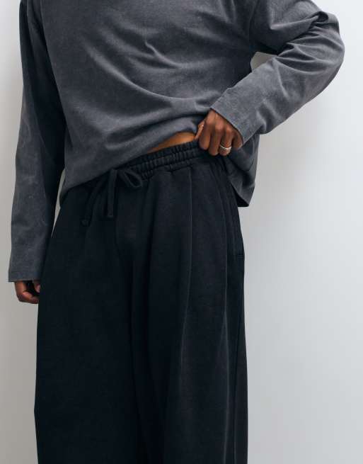 ASOS DESIGN pleated barrel leg sweatpants with bungee in washed black, 3 of 5