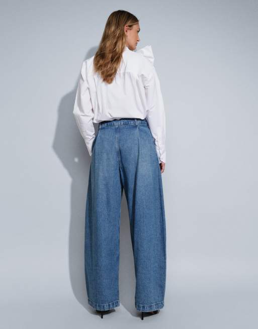 ASOS DESIGN pleated detailing balloon jeans in light wash, 2 of 5