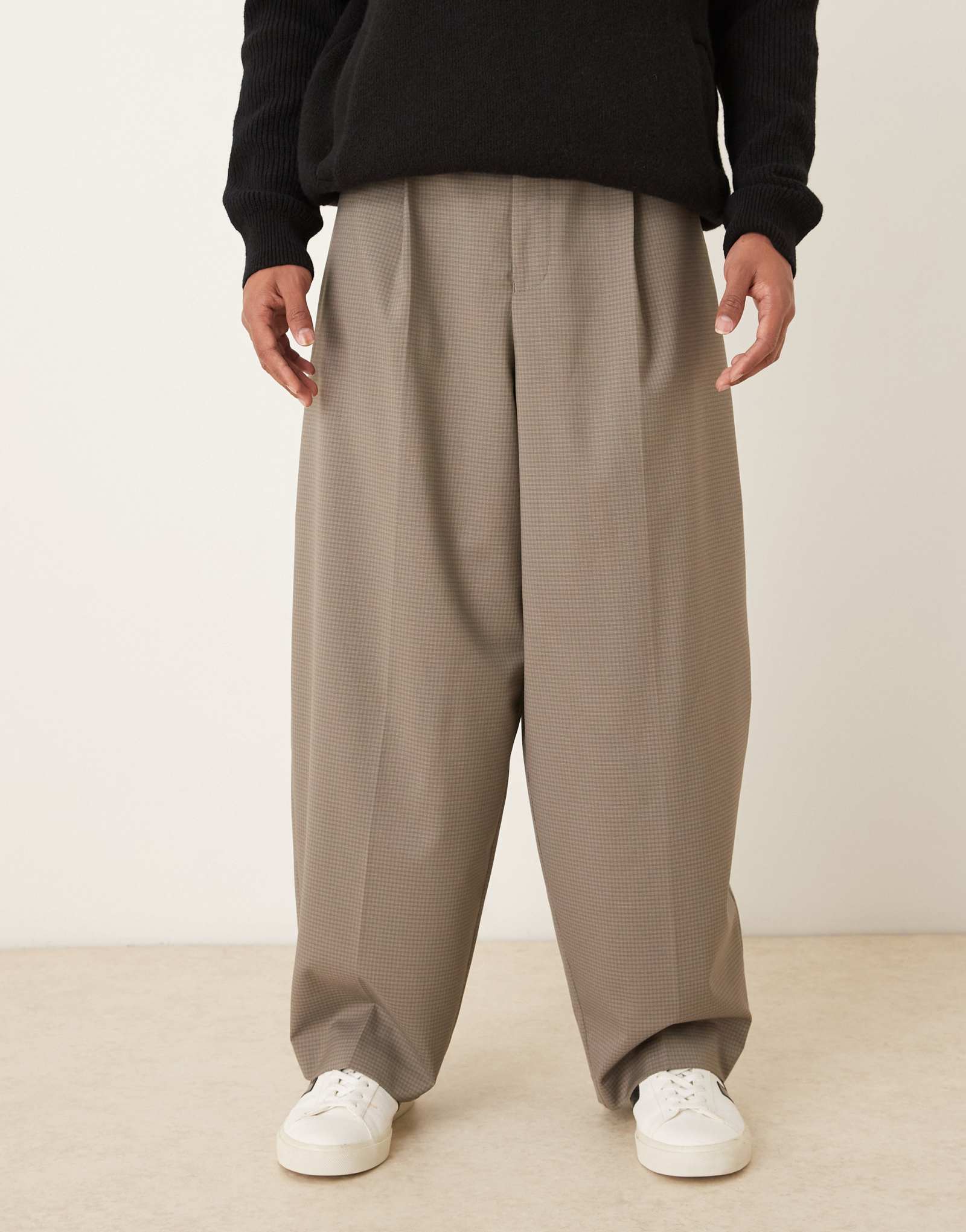 Дизайнерские плиссированные зауженные брюки ASOS в клетку stone