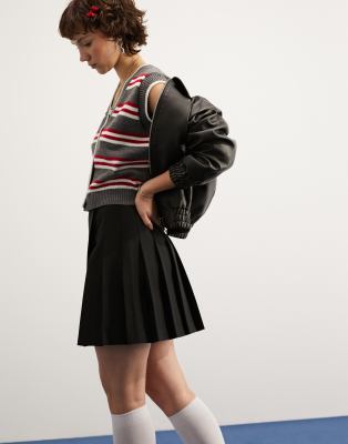 pleated mini skirt in black