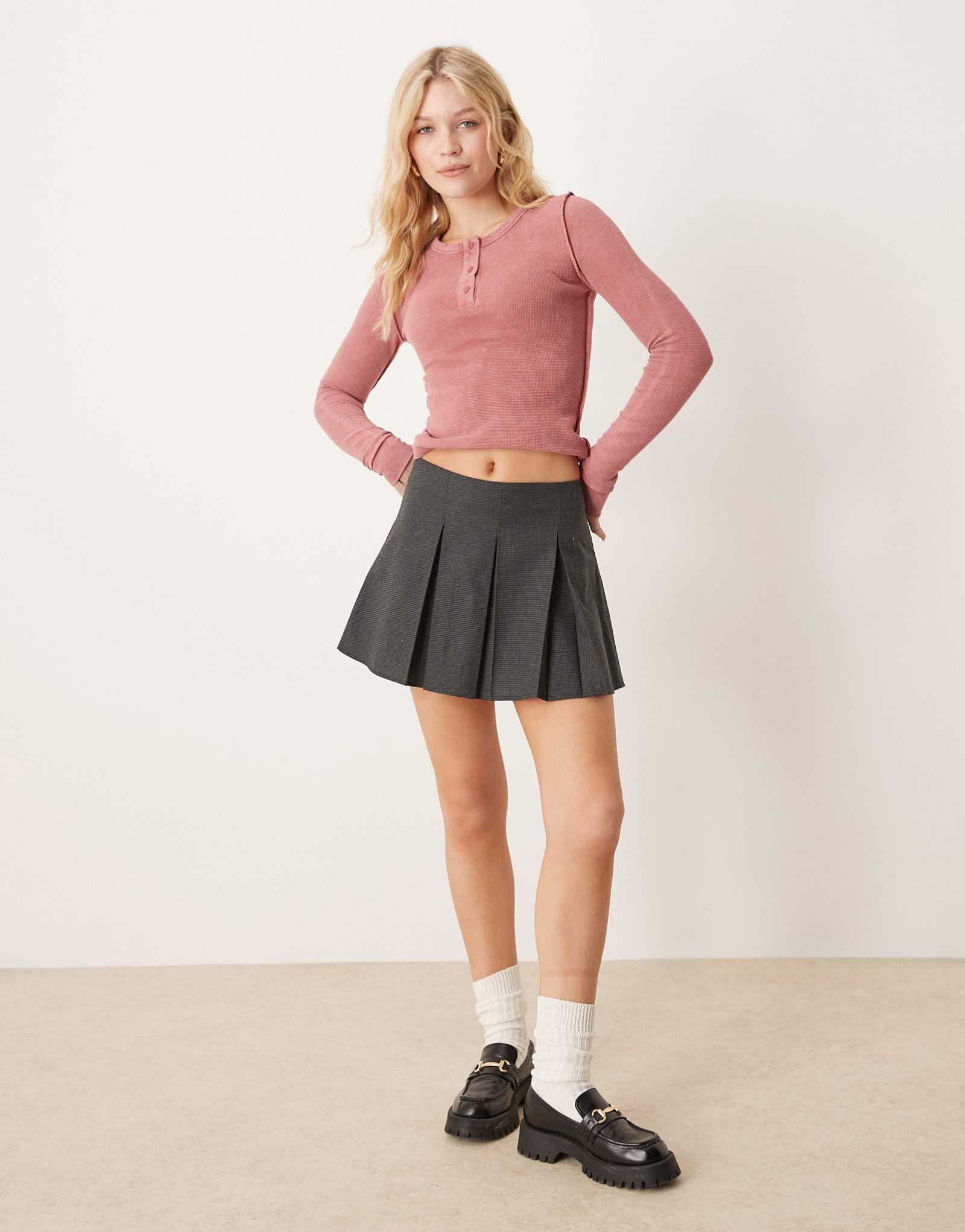 Дизайнерская плиссированная мини-юбка ASOS в мелкую клетку