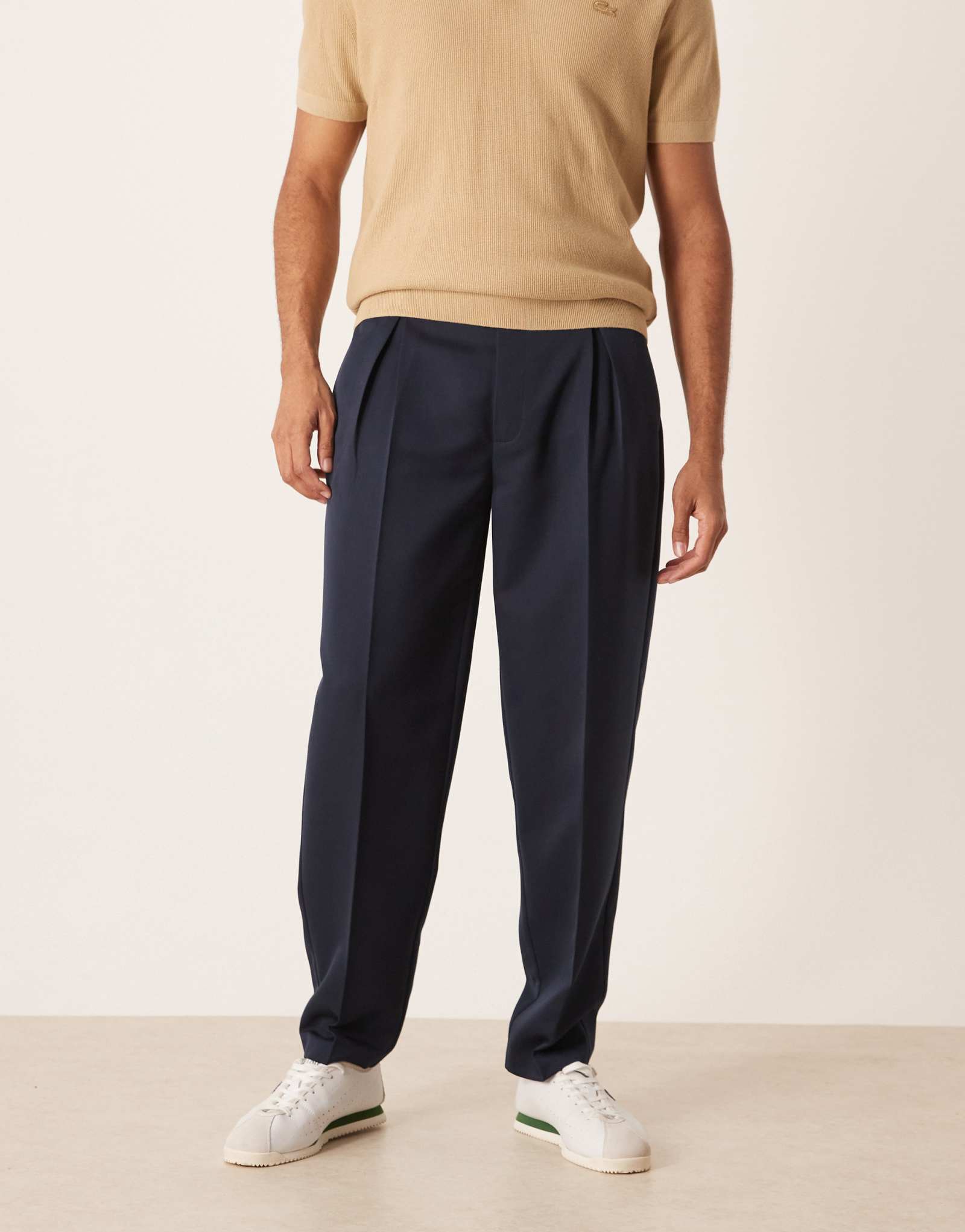 Дизайнерские плиссированные зауженные брюки-клеш оверсайз от ASOS темно-синего цвета