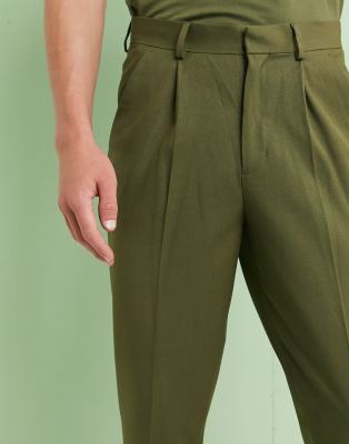 pleated tapered trousers