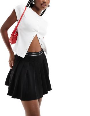 pleated twill mini skirt with elastic waist detail in black