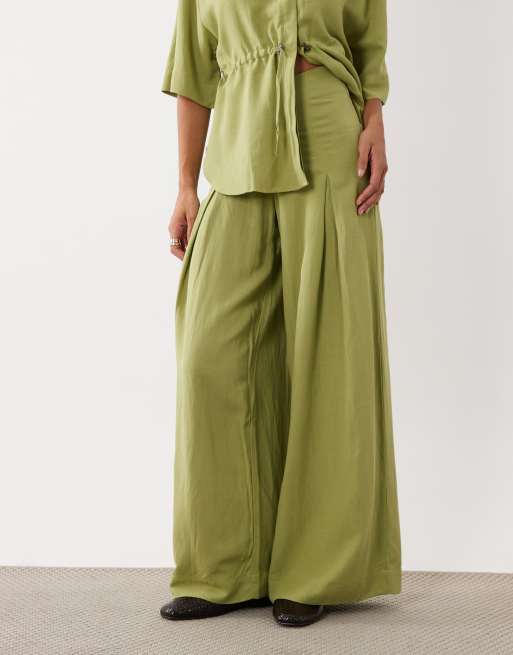 ASOS DESIGN pleated wide leg trouser in olive, 2 of 5