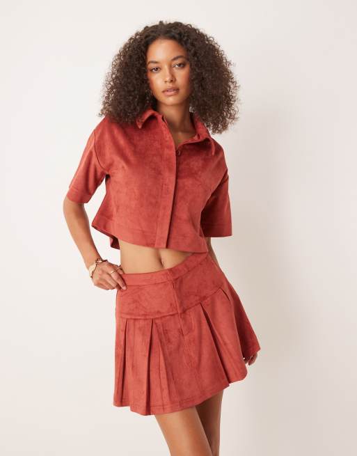 ASOS DESIGN – Plisowana spódnica mini z imitacji zamszu w kolorze miedzianym, część zestawu
