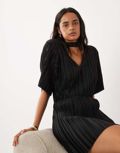 ASOS DESIGN plisowana sukienka mini z detalem szalika w czerni - view 1