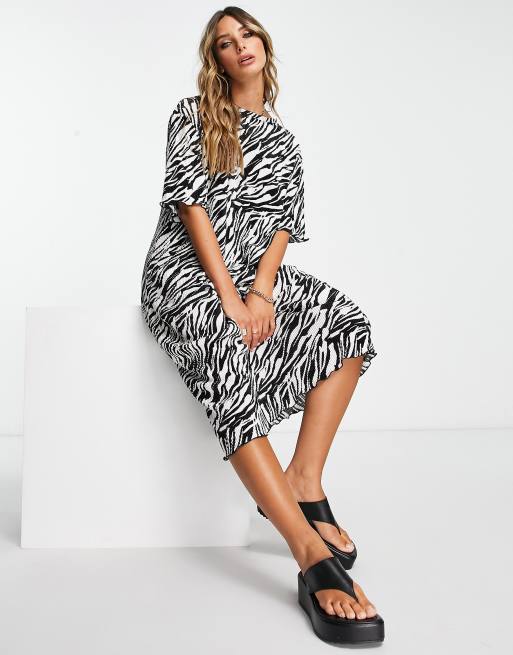 ASOS DESIGN – Plisowana sukienka T-shirtowa midi we wzór w paski zebry 