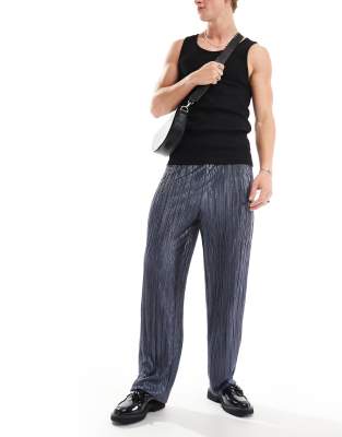ASOS DESIGN – Plisowane eleganckie zwężane spodnie w metalicznym niebieskim kolorze - view 1